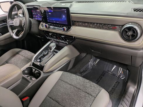 Used 2024 Chevrolet Colorado ZR2 w/ Technology Package AWD/4WD image 30
