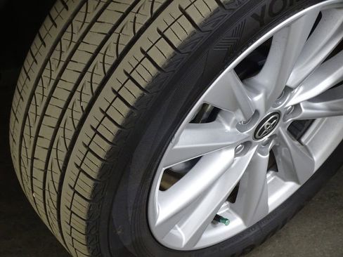 Used 2025 Toyota Corolla SE image 37