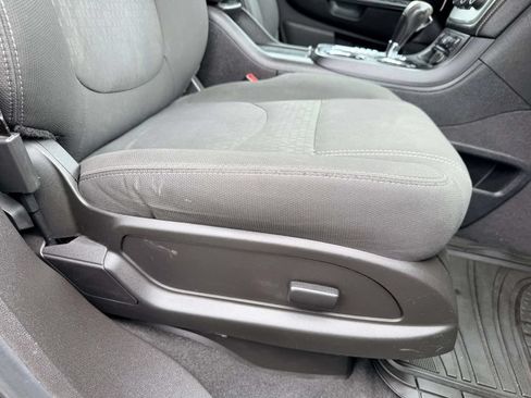 Used 2016 GMC Acadia SLE AWD/4WD image 8