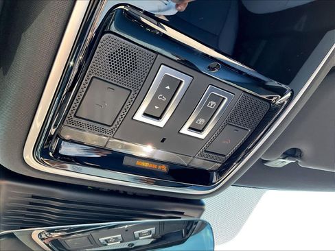 New 2026 Land Rover Range Rover Velar Dynamic SE image 22