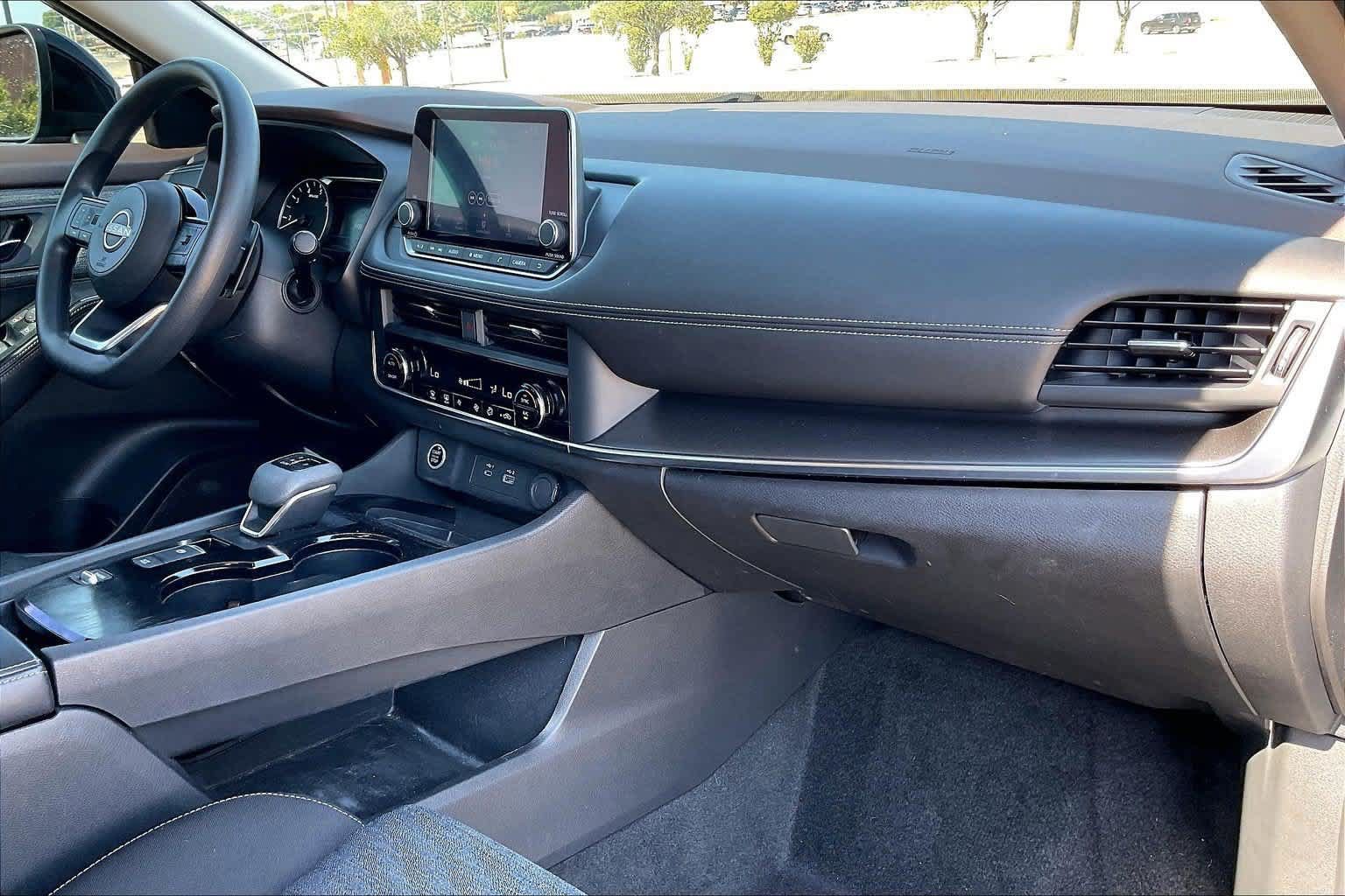 Used 2023 Nissan Rogue SV FWD image 22