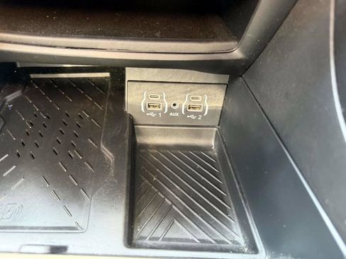 Used 2025 Chrysler Pacifica Limited FWD image 22
