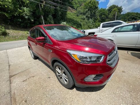 Used 2017 Ford Escape SE AWD/4WD image 3