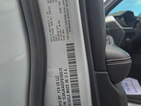 Used 2023 Jeep Grand Cherokee L Laredo image 14