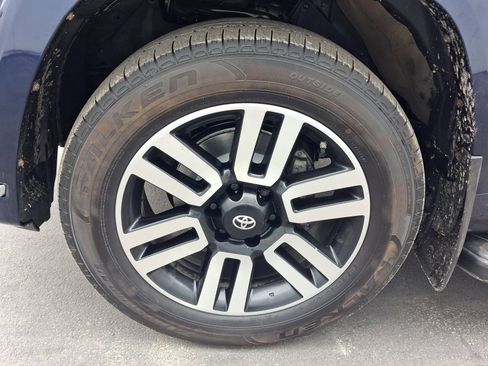 Used 2020 Toyota 4Runner Limited image 11