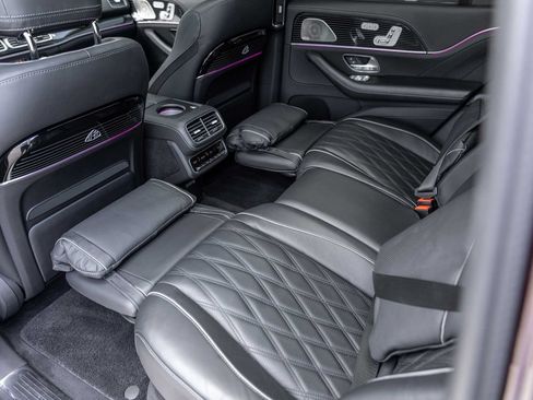 Used 2024 Mercedes-Benz Maybach GLS 600 4MATIC image 40