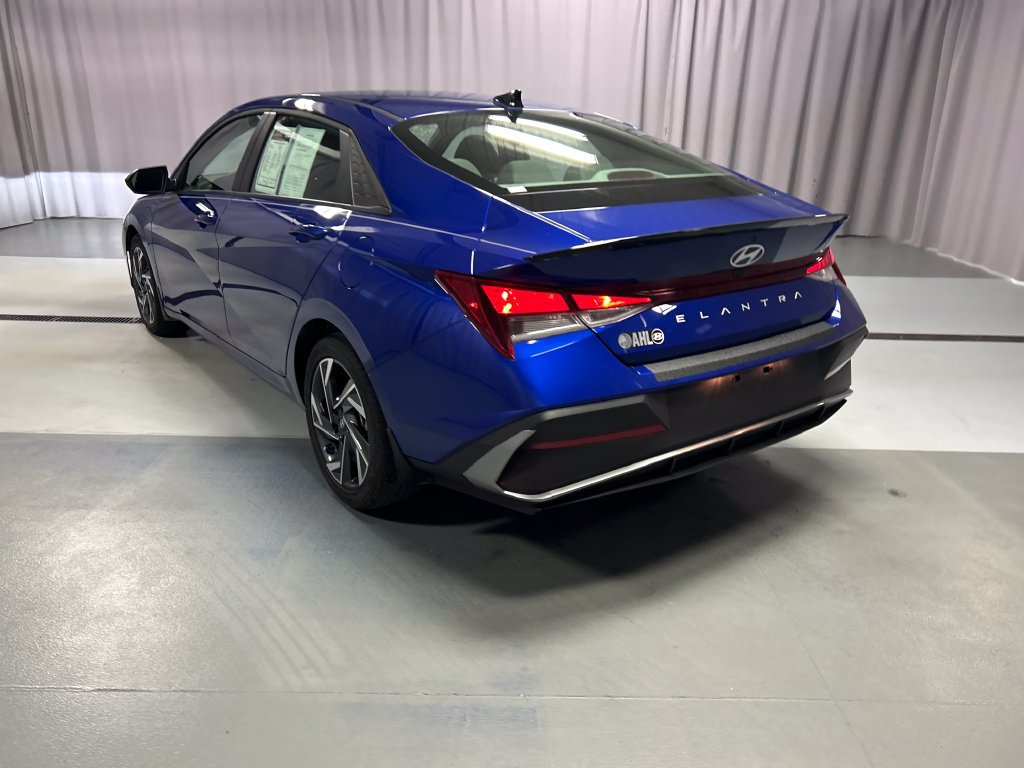 Used 2025 Hyundai Elantra Sport FWD image 5