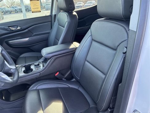 Used 2023 GMC Acadia SLT w/ Elevation Edition image 11