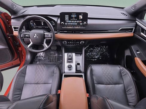 Used 2023 Mitsubishi Outlander SEL image 18
