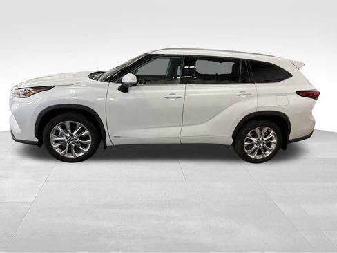 Used 2023 Toyota Highlander Limited image 2