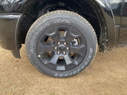 New 2026 RAM 1500 4x4 Crew Cab image 9