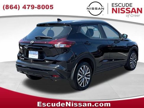Used 2023 Nissan Kicks SV FWD image 3