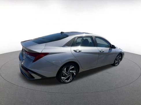 Used 2025 Hyundai Elantra Limited image 15