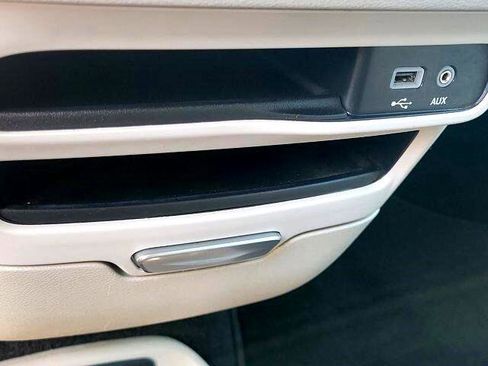 Used 2018 Chrysler Pacifica Touring Plus image 31