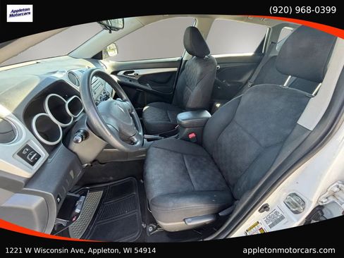 Used 2009 Pontiac Vibe w/ Preferred Package FWD image 15