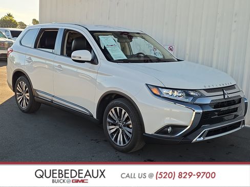 Used 2020 Mitsubishi Outlander SE image 1
