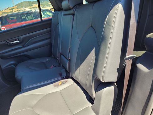 Used 2025 Toyota Grand Highlander AWD image 15