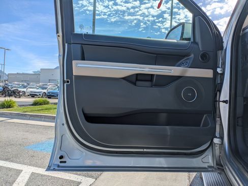 Used 2023 Ford Expedition Limited AWD/4WD image 15