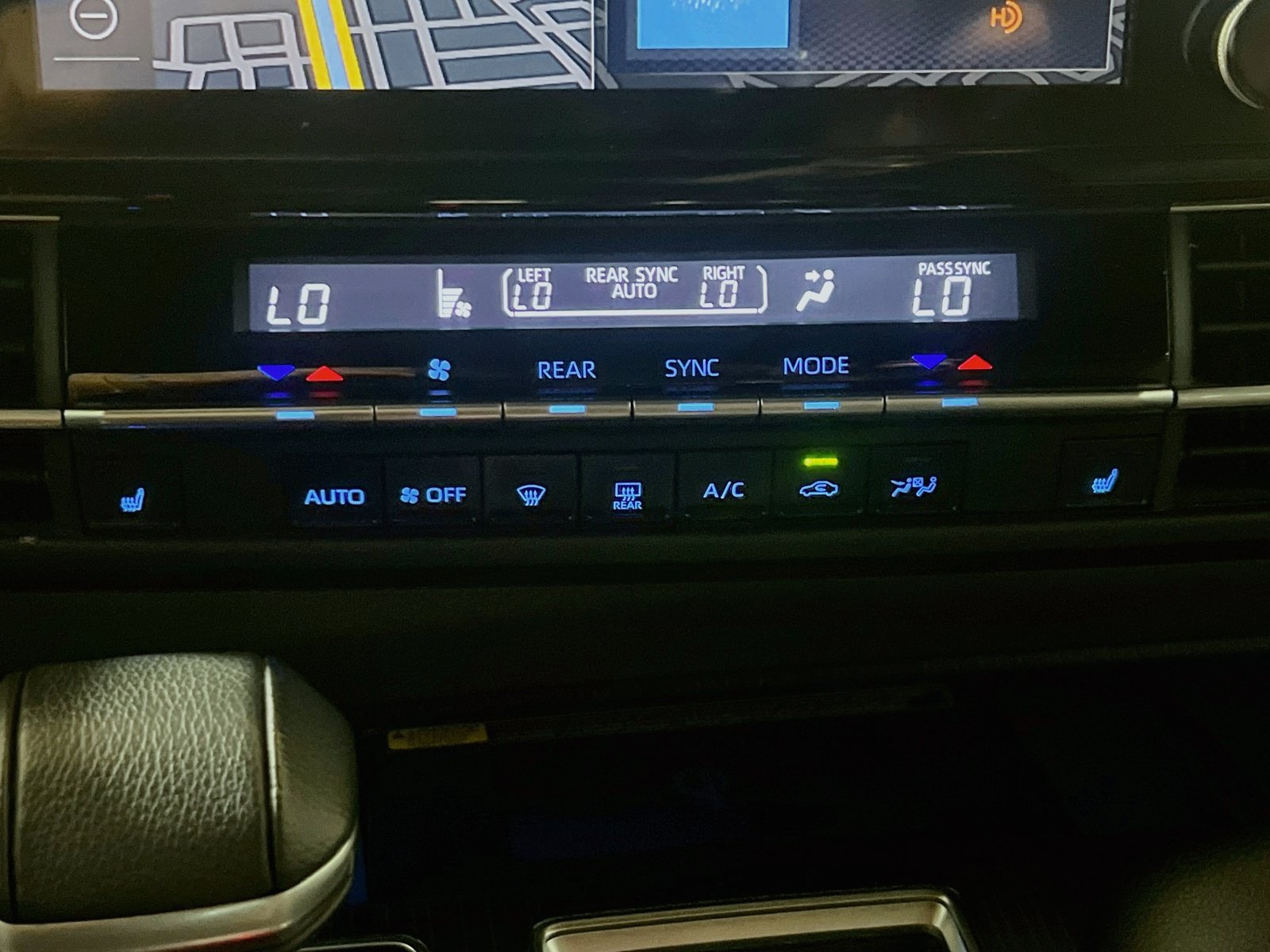 Used 2023 Toyota Sienna XSE w/ XSE Plus Package FWD image 12