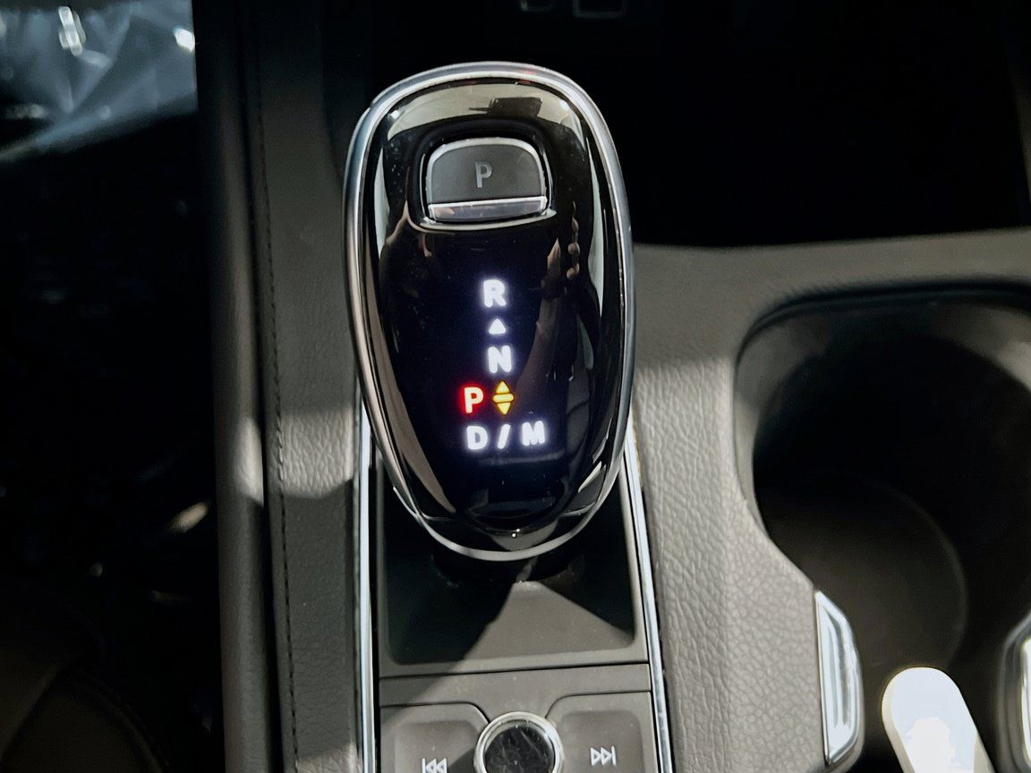 Used 2022 Cadillac XT4 Sport w/ Safety Alert Package FWD image 12