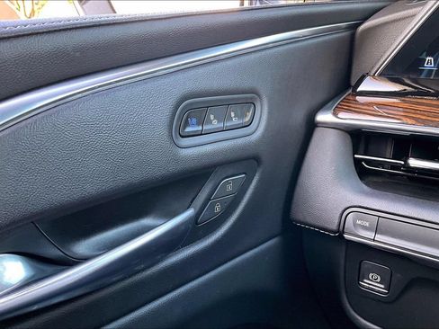 Used 2023 Cadillac Escalade Premium Luxury RWD image 24
