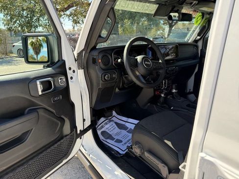 Used 2025 Jeep Gladiator Mojave w/ Convenience Group image 14