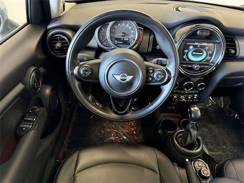Used 2018 MINI Cooper 4-Door Hardtop image 4