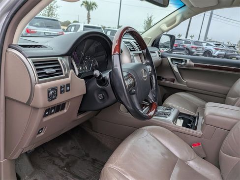 Used 2016 Lexus GX 460 image 25