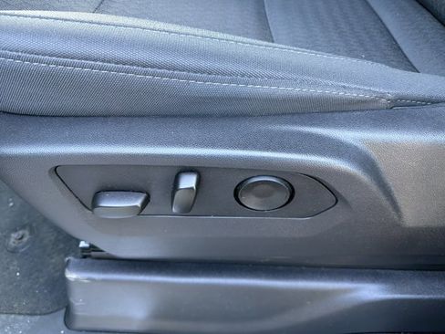 Used 2025 Chevrolet Silverado 2500 LT w/ Convenience Package image 17