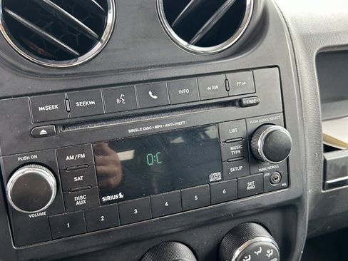 Used 2017 Jeep Patriot High Altitude FWD image 16