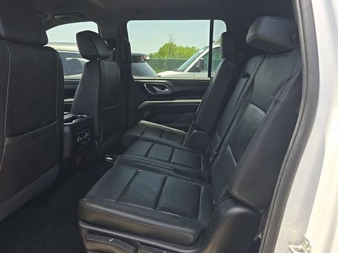 Used 2022 Chevrolet Suburban LT RWD image 9