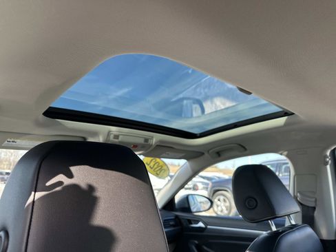 Used 2022 Volkswagen Jetta SE w/ Panoramic Sunroof Package image 13