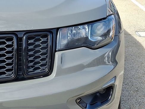 Used 2019 Jeep Grand Cherokee Laredo AWD/4WD image 9