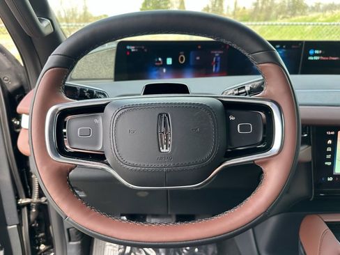 New 2026 Lincoln Navigator Reserve AWD/4WD image 9