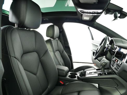 New 2026 Porsche Macan Turbo AWD/4WD image 23