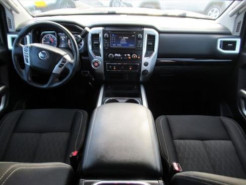 Used 2018 Nissan Titan SV w/ SV Convenience Package image 13