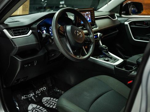 Used 2021 Toyota RAV4 LE image 8