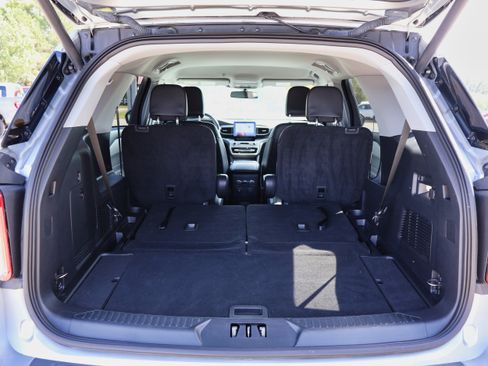 Used 2022 Ford Explorer XLT w/ Equipment Group 202A image 10