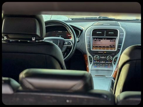 Used 2019 Lincoln Nautilus Reserve image 13