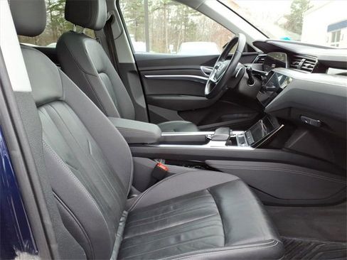 Used 2022 Audi e-tron Premium w/ Convenience Plus Package image 5
