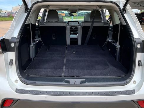 Used 2023 Toyota Highlander Limited FWD image 32