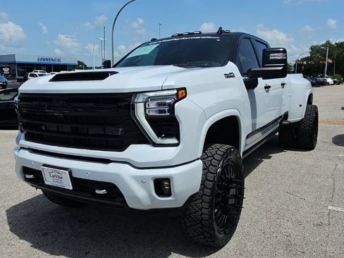 Used 2026 Chevrolet Silverado 3500 High Country w/ High Country Premium Package AWD/4WD image 4