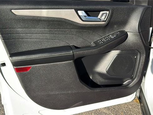 Certified 2022 Ford Escape SEL image 9