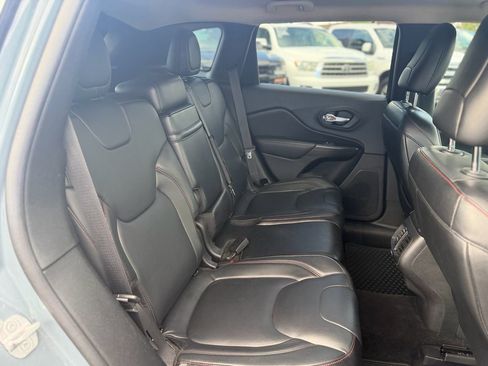 Used 2014 Jeep Cherokee Trailhawk w/ Comfort/Convenience Group AWD/4WD image 7