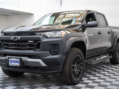 Used 2025 Chevrolet Colorado Trail Boss AWD/4WD image 3
