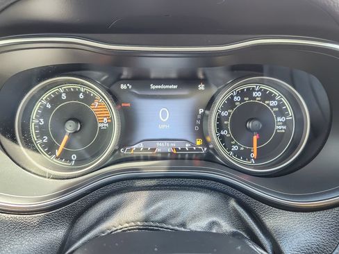 Used 2019 Jeep Cherokee Trailhawk AWD/4WD image 12