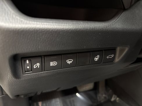 Used 2021 Toyota RAV4 XLE Premium image 8