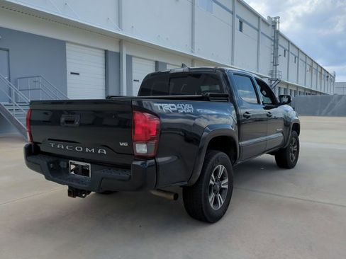 Used 2019 Toyota Tacoma TRD Sport AWD/4WD image 5