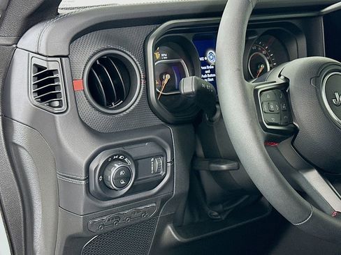 Used 2024 Jeep Gladiator Rubicon w/ Safety Group image 10