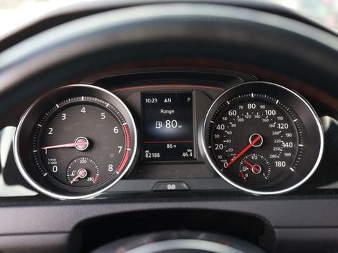 Used 2018 Volkswagen GTI SE FWD image 31